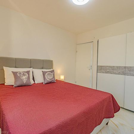 Ivica Super Comfortable, Newly Furnished Apartment In A Top Location Метайна Екстер'єр фото